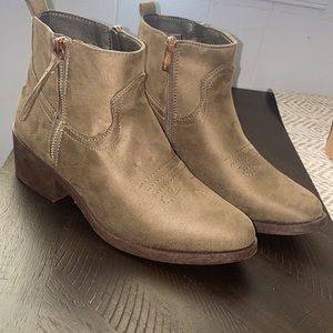 Wanted size 8 olive green bootie